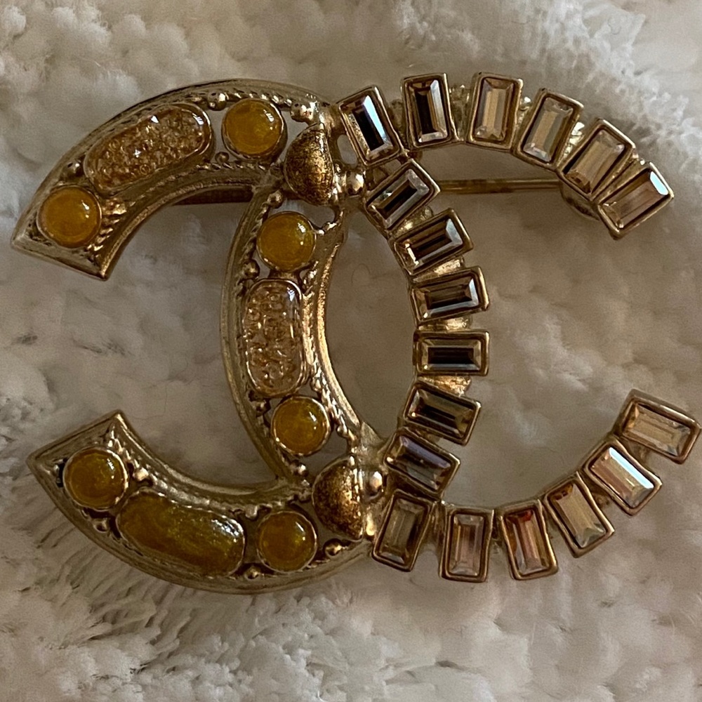 NWT Chanel brooch gold with crystal inlay